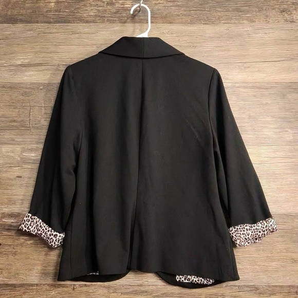 Chico's Elegant Black Blazer Jacket with Animal Print Leopard Accents - Picture 4 of 6